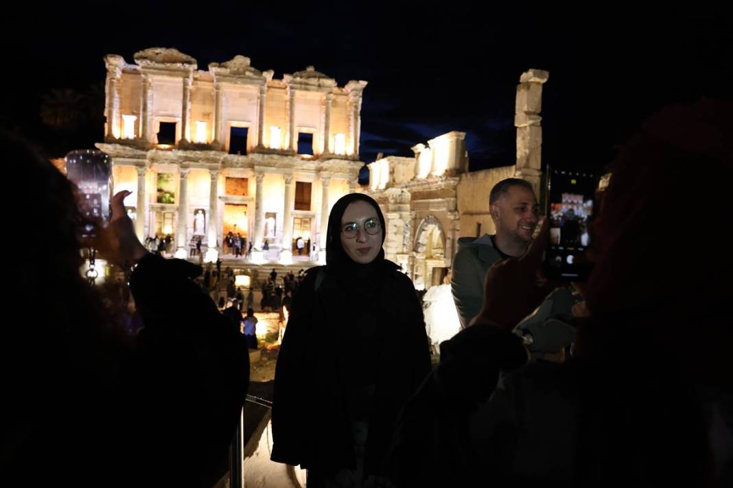 O kentte 'gece müzeciliği' başladı: Turistler buraya akın ediyor! 9